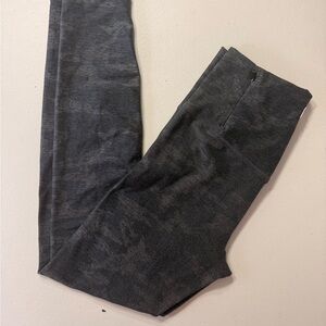 Vuori Gray Leggings camo print pocket S